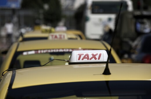 Ιστιαία: Έκρυψαν από την οδηγό ταξί που μετέφερε τους «θετικούς» Σέρβους ότι ήταν ύποπτα κρούσματα κορωνοϊού