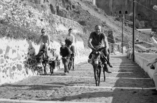 Γαϊδουράκια, θέα και τουρίστες στη Σαντορίνη του 1968