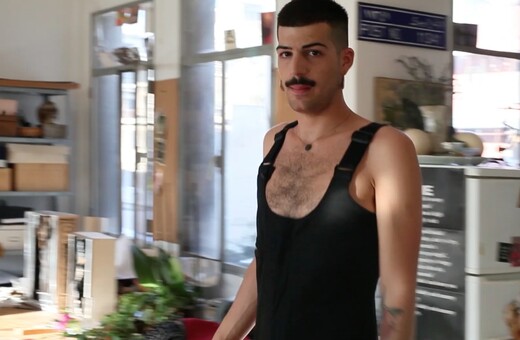 Ο πρωταγωνιστής του πρώτου ελληνικού gay art porn μιλά στον φακό του LIFO.gr