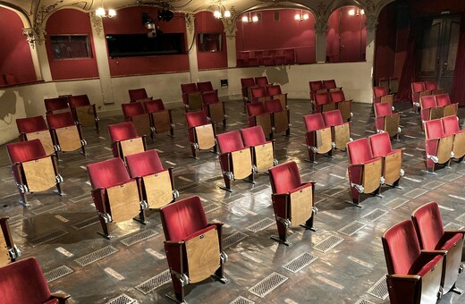 Πώς θα πάμε θέατρο τον χειμώνα: Λιγότερα καθίσματα, κανένα διάλειμμα- Εικόνες από το μέλλον, στη Γερμανία