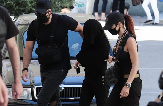 Επίθεση με βιτριόλι: Έρευνες για τρίτο άτομο - «Φύλλο και φτερό» ο υπολογιστής της κατηγορούμενης