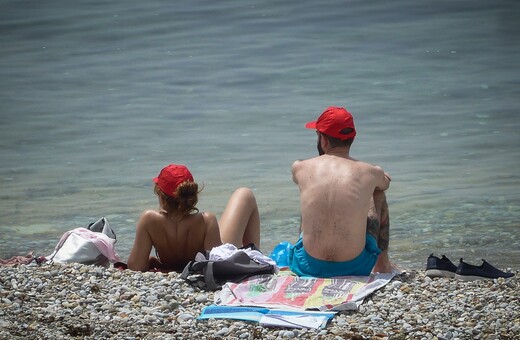 Σύψας: Η ζέστη δεν σκοτώνει τον κορωνοϊό