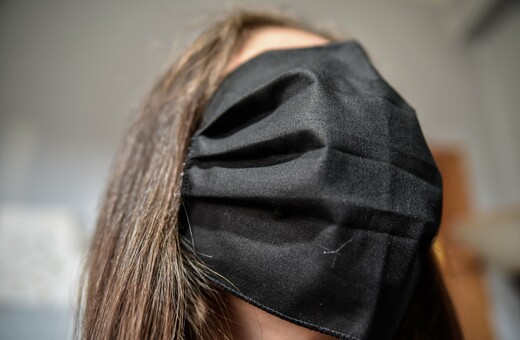 Μεγάλες μάσκες στα σχολεία: Τι λέει ο προμηθευτής που έφτιαξε 500.000 τεμάχια