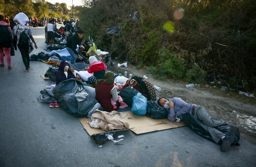 Guardian: Η Ελλάδα δεσμεύεται να «αδειάσει» τη Λέσβο από όλους τους πρόσφυγες μέχρι το Πάσχα