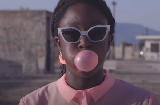 Η «Κυριακή» του Hume Assine-Δείτε το νέο βίντεο