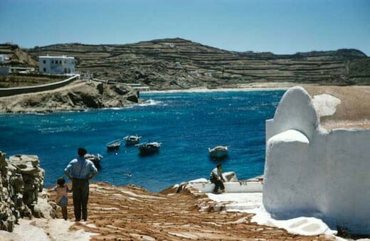 Μύκονος, Κύθηρα, Σκύρος, Ρόδος: Το Ελληνικό καλοκαίρι του Robert McCabe