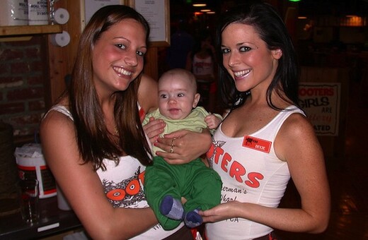 Mωρά στα εστιατόρια Hooters