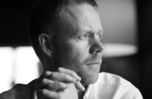 Ο Max Richter, που ενώνει την κλασική με την ηλεκτρονική μουσική, μιλά στο LIFO.gr