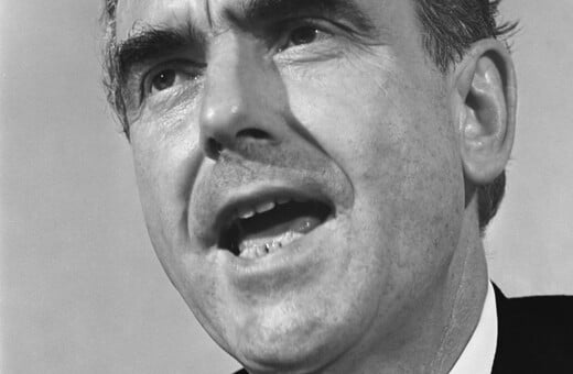 Ο Ανδρέας Παπανδρέου ομιλεί εκ του τάφου του