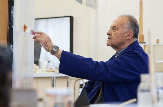 Ο Μιχάλης Κατζουράκης αφηγείται τη ζωή του στη LIFO