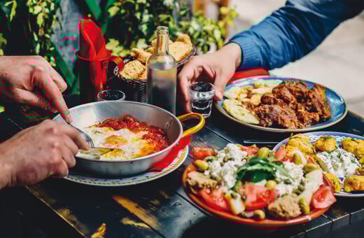 12 μέρη για φαγητό (και foodies) που αγαπάμε στα Εξάρχεια