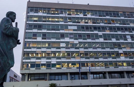 Πρώην φοιτήτρια του ΑΠΘ καταγγέλλει σεξουαλική παρενόχληση από καθηγητή - Τι απαντά ο πρόεδρος Κ.Παπαζάχος
