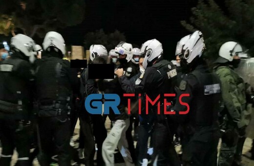 Θεσσαλονίκη: Συγκέντρωση κατά του lockdown στον Λευκό Πύργο - Ένταση με την αστυνομία