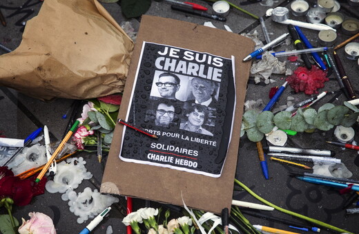 Charlie Hebdo: Βαριές ποινές για τις επιθέσεις του 2015 - Καταδικάστηκε ερήμην η «Πριγκίπισσα του Ισλαμικού Κράτους»