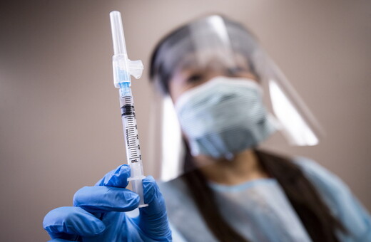 Κορωνοϊός: Σε ποιες περιοχές θα γίνει μαζικός εμβολιασμός του πληθυσμού