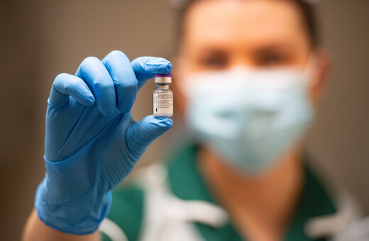 Comirnaty: Η έκθεση του Ευρωπαϊκού Οργανισμού Φαρμάκων για το εμβόλιο της Pfizer