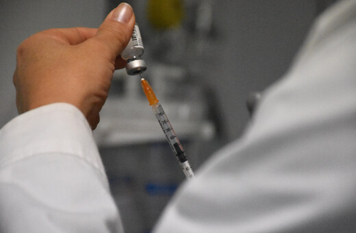 ΕΜΑ: Πιθανώς τέλη Ιανουαρίου η απόφαση για το εμβόλιο της AstraZeneca
