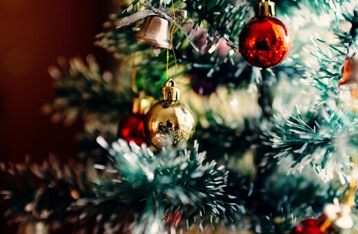 Χριστούγεννα - Πρωτοχρονιά: Το ΦΕΚ με όλα τα μέτρα για ρεβεγιόν, εκκλησίες και απαγόρευση κυκλοφορίας