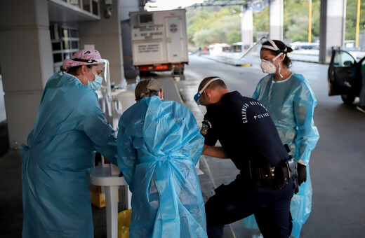 Έμπαιναν στην Ελλάδα από την Αλβανία με πλαστά τεστ για κορωνοϊό