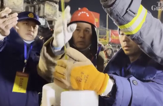 Κίνα: Εργάτες χρυσωρυχείου, παγιδευμένοι εδώ και μία εβδομάδα λόγω έκρηξης, έστειλαν σημείωμα στους διασώστες