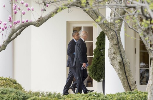 Guardian: Η σκιά του Ομπάμα- Τι επιρροή μπορεί να έχει ο πρώην πρόεδρος στον Μπάιντεν