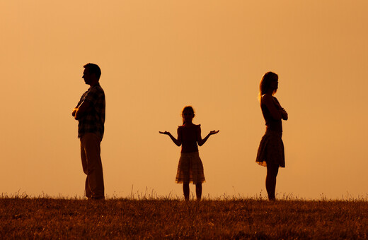 Οικογενειακό δίκαιο: Τι αλλάζει για τους διαζευγμένους γονείς - Τεκμήριο χρόνου επικοινωνίας με τα παιδιά