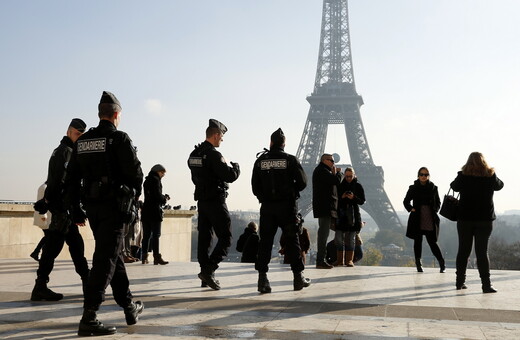 Παρίσι: Παράνομο πάρτι με 400 άτομα - «Τουλάχιστον ένας είχε κορωνοϊό»