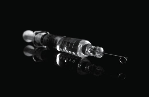 Συναγερμός στην ΕΕ για απάτες με «πλαστά εμβόλια» - Η προειδοποίηση της OLAF