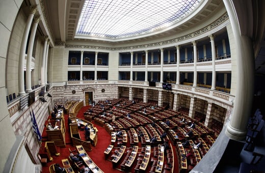 «Μποξ» στη Βουλή για την πρόταση μομφής κατά του Σταϊκούρα: «Νόμος έκτρωμα για τις οφειλές» - «Υποκρισία ΣΥΡΙΖΑ»