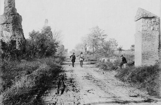 Η Via Appia στη Ρώμη, και ο τάφος του Σενέκα.