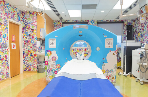 «Η δουλειά μας αφορά τη χαρά»: Τζέφ Κουνς και Tακάσι Μουρακάμι ζωγραφίζουν τα παιδικά νοσοκομεία