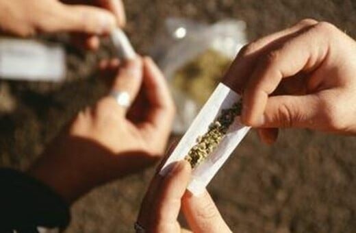 Ύποπτη για γυναικομαστία η χρήση κάνναβης