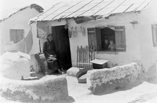 Καππαδοκία, Πόντος, Ιωνία: H μνήμη τους φυλάσσεται σε ένα δρομάκι στην Πλάκα