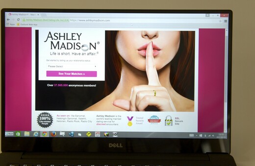 Μετά το χακάρισμα στο Ashley Madison ήρθαν και οι εκβιασμοί