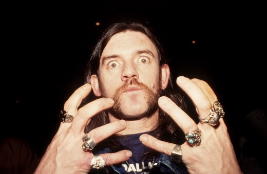 Lemmy: ένας άντρας που αγάπησε πολύ τις γυναίκες. Και το ροκ εν ρολ.