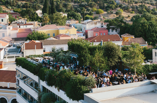Πράσινες οάσεις σε ταράτσες κήπους και αυλές