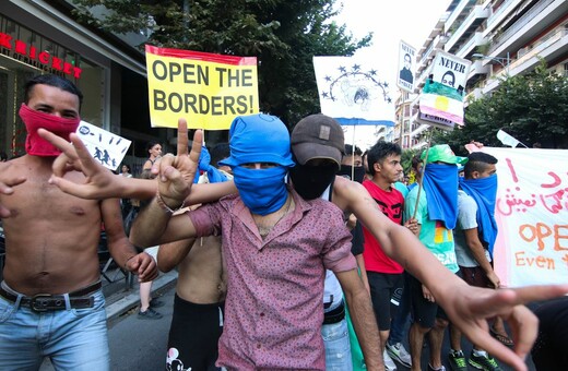 No Border Στη Μαλακία Που Σας Δέρνει Camp