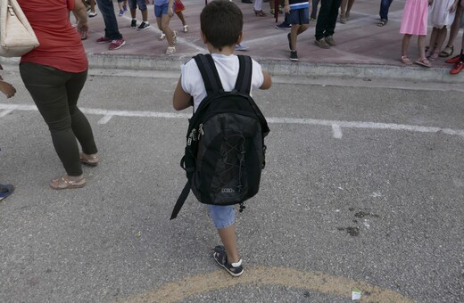 Λάρισα: Απειλές για τη ζωή της δέχεται η διευθύντρια του σχολείου που οι γονείς αρνούνται την ένταξη των προσφυγόπουλων