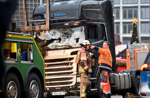 Τρόμος στο Βερολίνο και την Ευρώπη: 12 νεκροί και δεκάδες τραυματίες από την επίθεση με φορτηγό