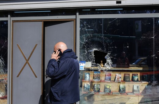Φωτογραφίες από την επίθεση στα γραφεία των Χρυσαυγιτών στη Μεσογείων