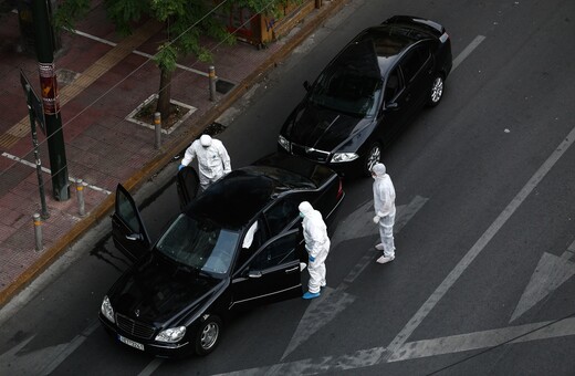 Το χρονικό της επίθεσης, μαρτυρία από αυτόπτη και φωτογραφίες από το αυτοκίνητο του Λ. Παπαδήμου μετά την έκρηξη