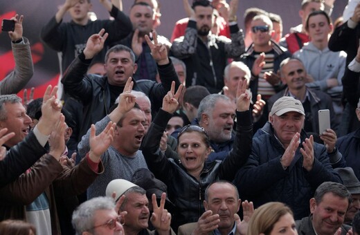 Κλιμακώνεται η ένταση στην Αλβανία - Σε ωριαίο αποκλεισμό των κεντρικών αρτηριών προχωρά η αντιπολίτευση