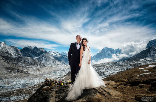 Ο εντυπωσιακός γάμος στο Έβερεστ και οι απίστευτες φωτογραφίες των νεόνυμφων Ashley και James