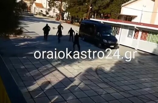 Άγριο ξύλο έξω από το σχολείο στο Ωραιόκαστρο: 6 αντιεξουσιαστές εναντίον ακροδεξιού