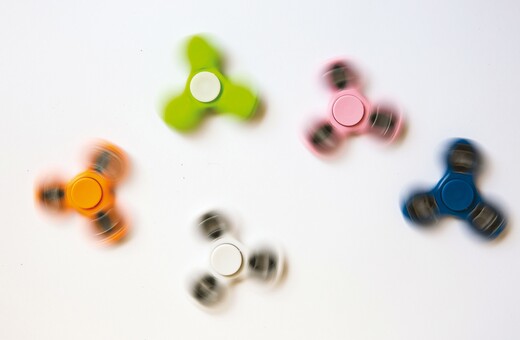 Fidget Spinner: Το εμμονικό παιχνίδι του καλοκαιριού έχει τη δική του ιστορία