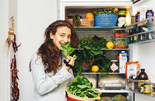 Μια ωμοφάγος ανοίγει το ψυγείο της στο LIFO.gr