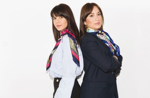 Η Έλενα, η Βασιλική -και το Sartorial- θα σε πείσουν ότι ένα μαντίλι αρκεί για ξεχωριστό στιλ