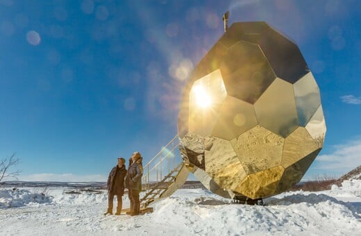Ένα χρυσό αυγό - σάουνα στη Σουηδία