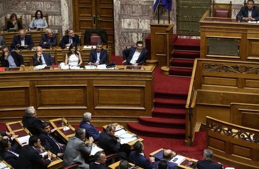 Θύελλα στη Βουλή για τις τροπολογίες- Αποχώρησε και η ΝΔ από τη συνεδρίαση