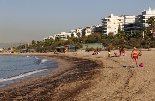 Για την τόσο οικεία, τόσο μακρινή παραλιακή